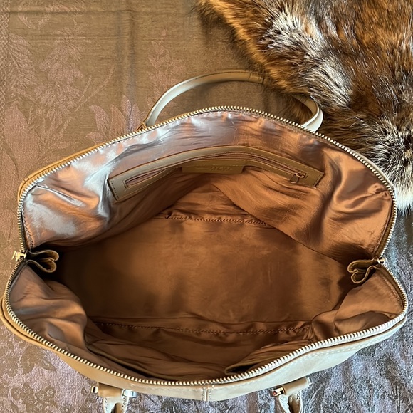 Danier leather handbag - Picture 6 of 13